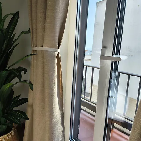 Apartment Good Waves